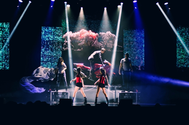 SHOWS & ATTRACTIONS callout